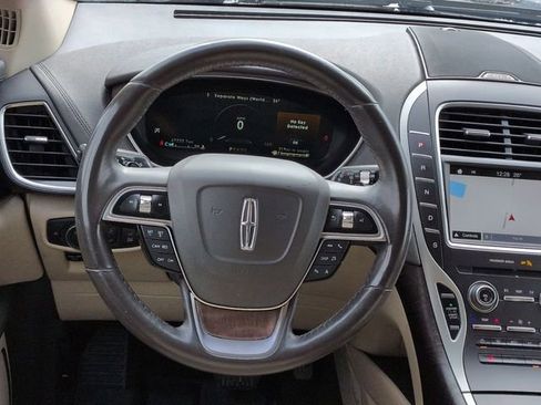 Used 2019 Lincoln Nautilus Select image 17