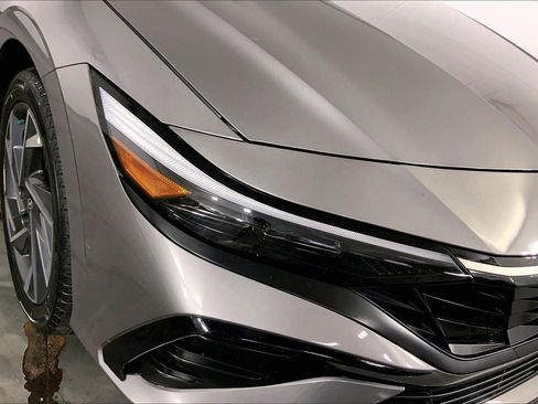 Used 2025 Hyundai Elantra Limited FWD image 26