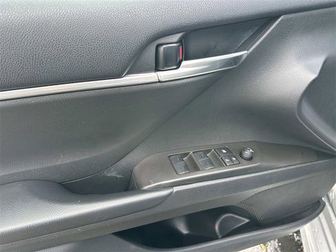 Used 2023 Toyota Camry SE image 15