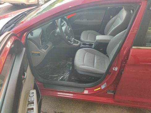 Used 2017 Hyundai Elantra Limited w/ Limited Ultimate Package 09 FWD image 12