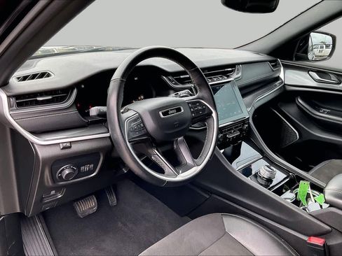 Used 2022 Jeep Grand Cherokee Altitude AWD/4WD image 16