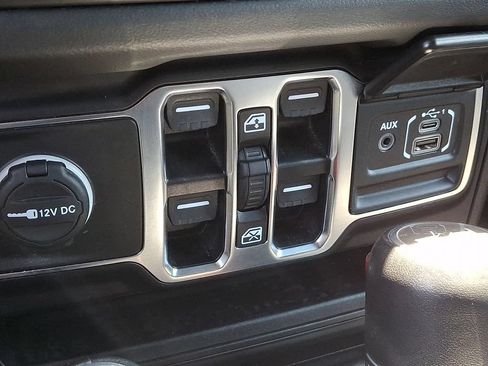 Used 2024 Jeep Wrangler Unlimited Sahara w/ Technology Group AWD/4WD image 26