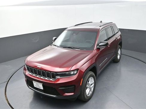 New 2025 Jeep Grand Cherokee Laredo image 11