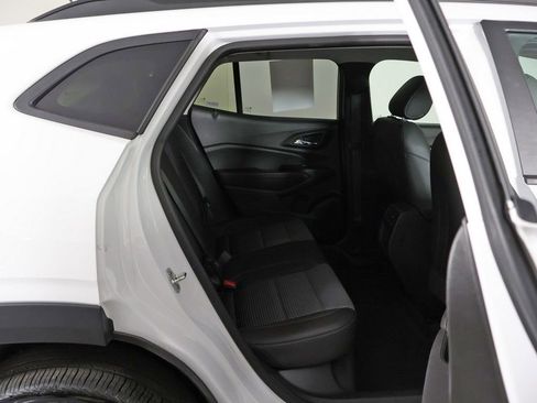 Used 2025 Chevrolet Trax LT w/ LT Convenience Package FWD image 30
