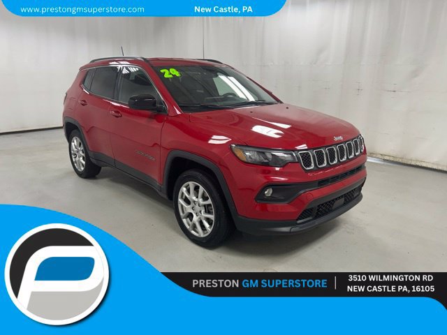 Used 2024 Jeep Compass Latitude AWD/4WD image 1