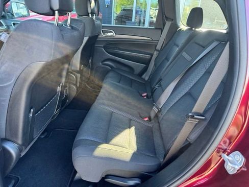 Used 2020 Jeep Grand Cherokee Laredo AWD/4WD image 32