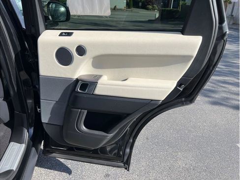 Used 2015 Land Rover Range Rover Sport HSE image 19