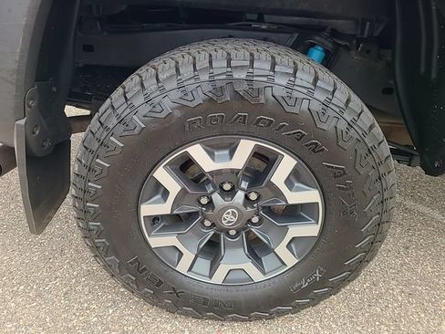Used 2022 Toyota Tacoma TRD Off-Road AWD/4WD image 30