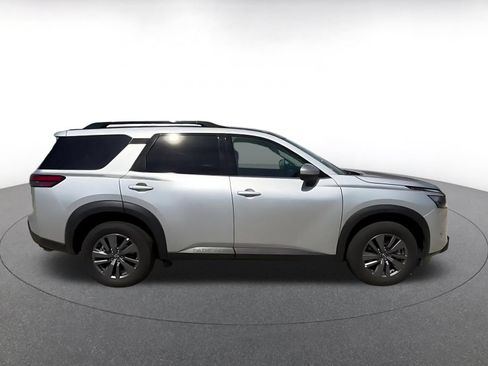 Used 2025 Nissan Pathfinder SV FWD image 13