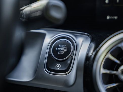 Used 2021 Mercedes-Benz GLB 250 4MATIC image 27