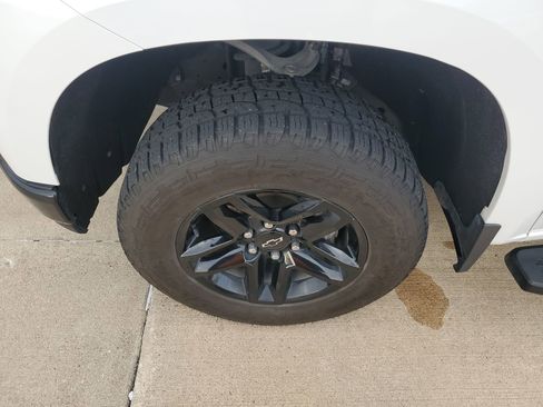 Used 2021 Chevrolet Silverado 1500 LT Trail Boss w/ Convenience Package II image 38