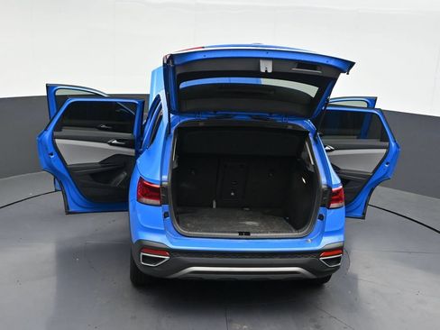 Used 2022 Volkswagen Taos SE FWD image 34