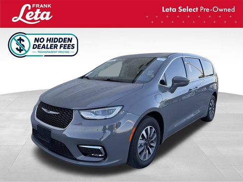 Used 2022 Chrysler Pacifica Touring-L FWD image 1