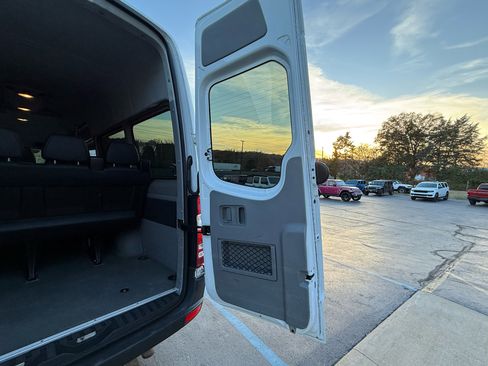 Used 2018 Mercedes-Benz Sprinter 2500 image 22