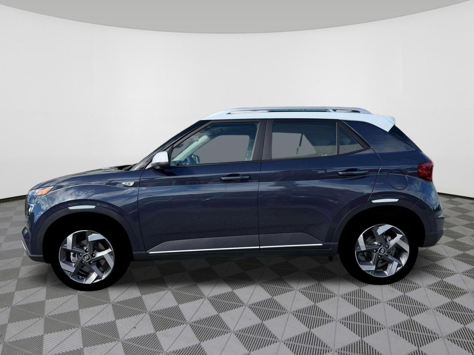 New 2026 Hyundai Venue SEL FWD image 3