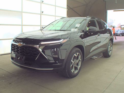 Used 2025 Chevrolet Trax LT w/ LT Convenience Package image 1