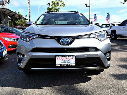 Used 2017 Toyota RAV4 Limited AWD/4WD image 2