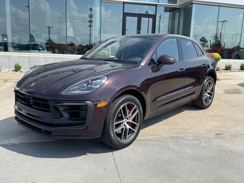 Certified 2024 Porsche Macan S image 1