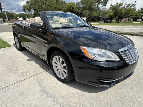 Used 2014 Chrysler 200 Touring FWD image 4