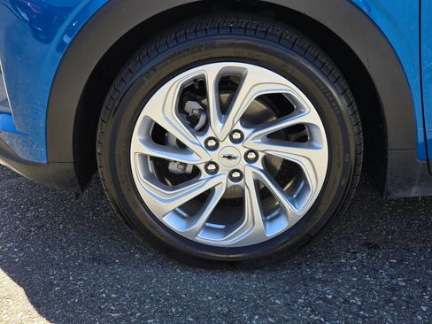Used 2022 Chevrolet Bolt EUV LT w/ Comfort Package FWD image 9