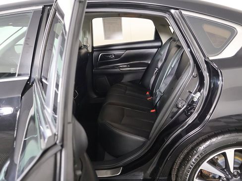 Used 2017 Nissan Altima 2.5 SL w/ Moonroof Package image 30