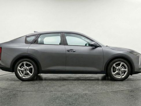 Used 2025 Kia K4 LXS image 11