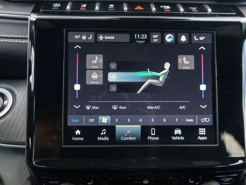 Used 2023 Jeep Grand Cherokee Altitude AWD/4WD image 18