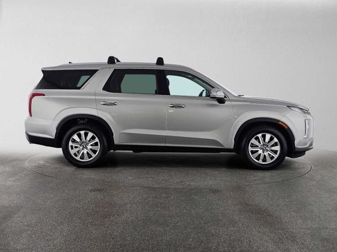 Used 2023 Hyundai Palisade SEL FWD image 2