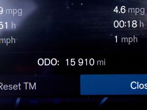 Certified 2025 Volvo V60 B5 Cross Country Plus AWD/4WD image 19