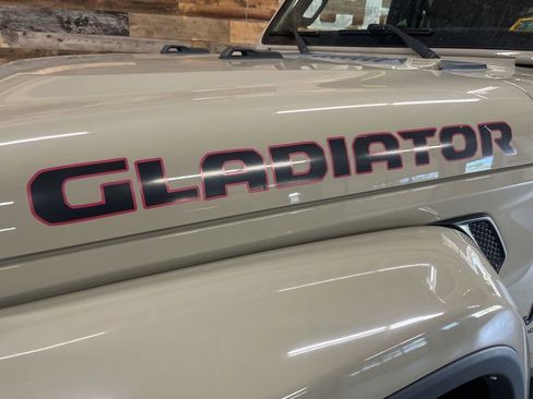 Used 2022 Jeep Gladiator Sport AWD/4WD image 4