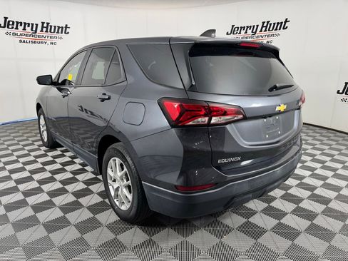 Used 2022 Chevrolet Equinox LS w/ LS Convenience Package FWD image 9