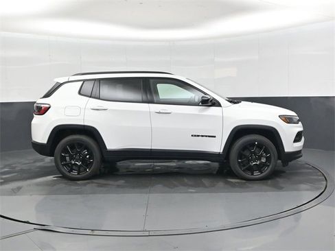 New 2026 Jeep Compass Latitude image 2