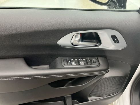 New 2026 Chrysler Pacifica Limited image 22