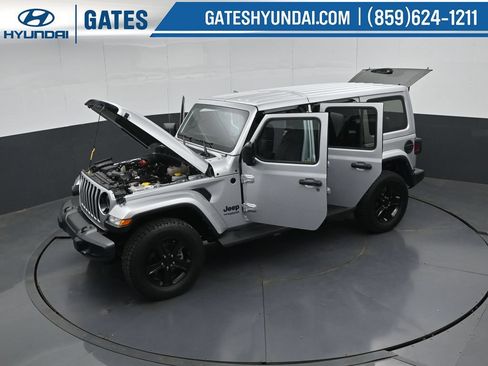 Used 2022 Jeep Wrangler Unlimited Sahara AWD/4WD image 53