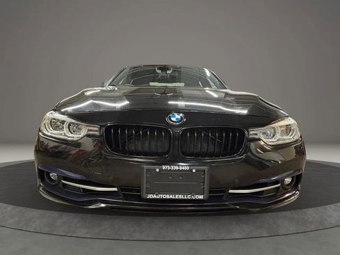 Used 2017 BMW 330i xDrive Sedan AWD/4WD image 3