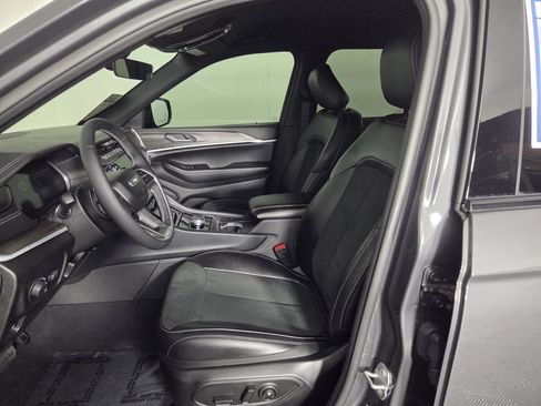 Used 2026 Jeep Grand Cherokee Altitude RWD image 8