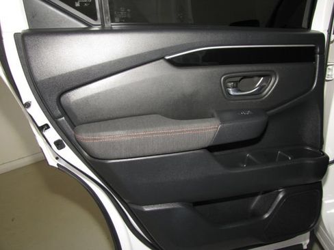 Certified 2025 Honda Pilot Sport image 12