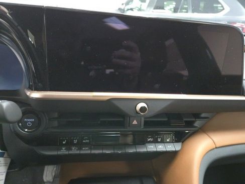 New 2025 Toyota Crown Signia image 26