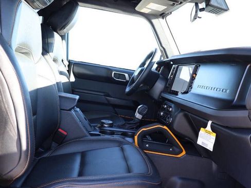Used 2024 Ford Bronco Badlands image 15