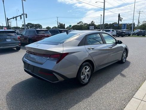 Certified 2026 Hyundai Elantra SE FWD image 5