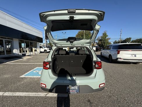 Used 2025 Hyundai Venue SEL FWD image 30