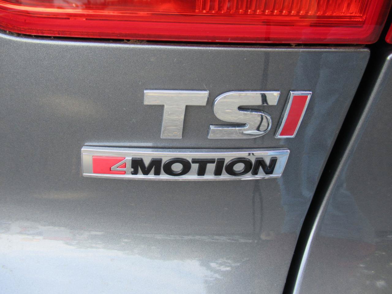 Used 2018 Volkswagen Tiguan Limited AWD/4WD image 10