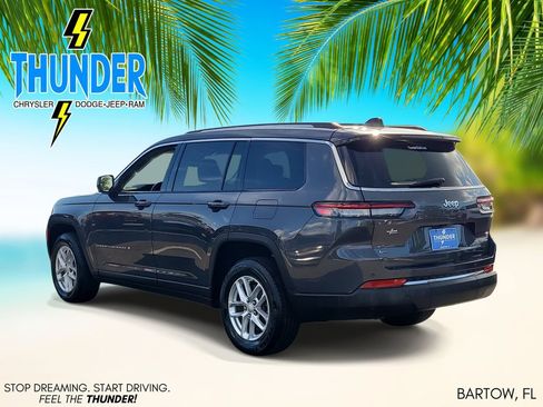 Certified 2022 Jeep Grand Cherokee L Laredo w/ Luxury Tech Group I RWD image 3