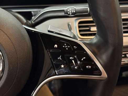 Used 2025 Mercedes-Benz GLS 450 4MATIC image 12