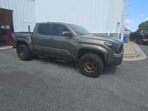 Used 2024 Toyota Tacoma TRD Sport w/ TRD Sport Upgrade Package RWD image 8