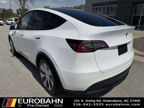 Used 2022 Tesla Model Y Long Range image 3