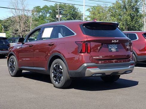 Certified 2024 Kia Sorento S FWD image 4