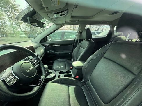 Used 2024 Kia Seltos SX w/ SX Sunroof Package image 8
