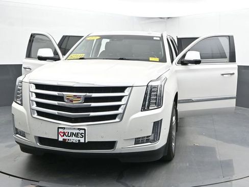 Used 2017 Cadillac Escalade Luxury AWD/4WD image 33