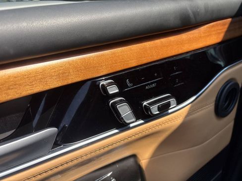 Used 2025 Jeep Grand Wagoneer L Series III w/ Rear Seat Video Group 1 AWD/4WD image 16